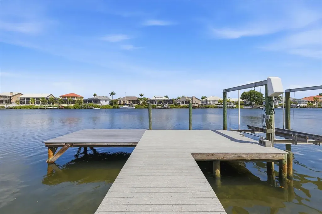 831 Chipaway Drive Apollo Beach FL 33572