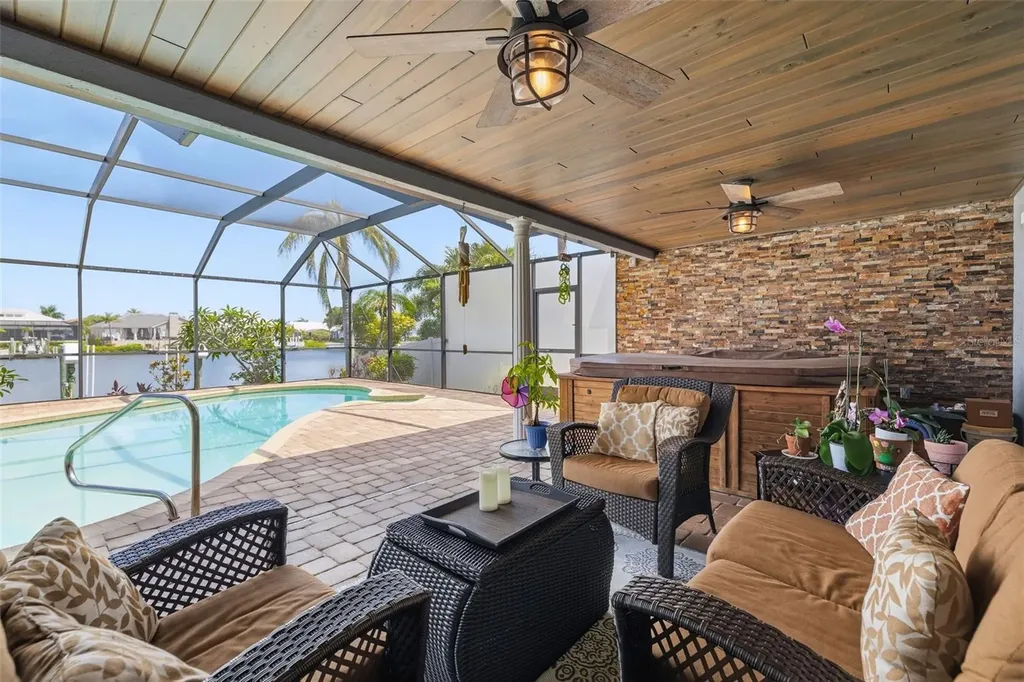 831 Chipaway Drive Apollo Beach FL 33572