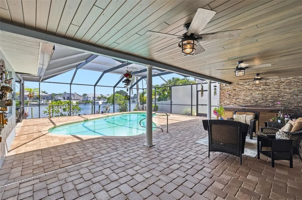 831 Chipaway Drive Apollo Beach FL 33572