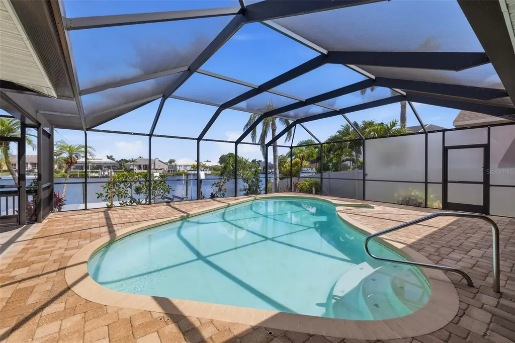 831 Chipaway Drive Apollo Beach FL 33572