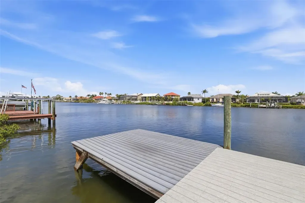 831 Chipaway Drive Apollo Beach FL 33572
