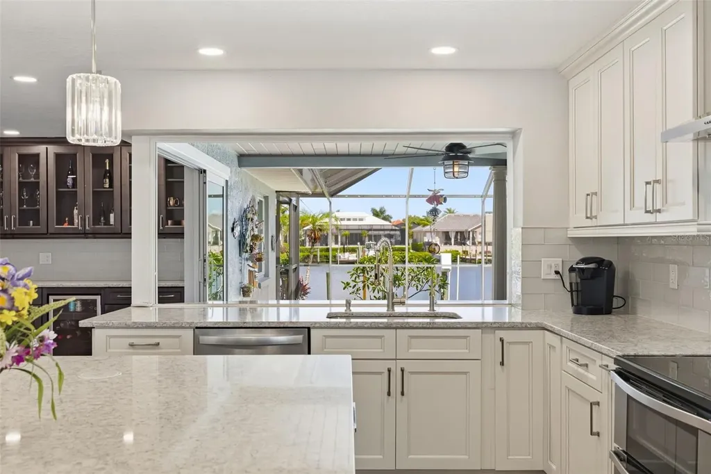 831 Chipaway Drive Apollo Beach FL 33572