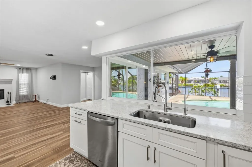 831 Chipaway Drive Apollo Beach FL 33572