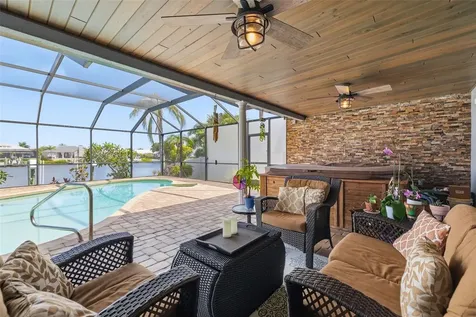 831 Chipaway Drive Apollo Beach FL 33572