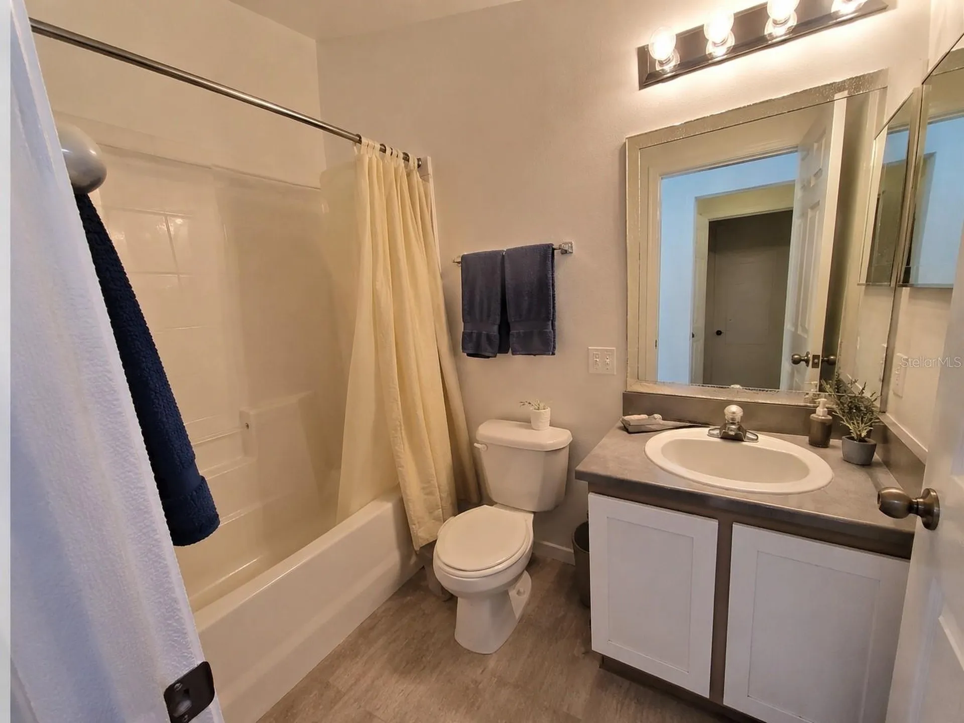 944 Lockbreeze Drive Davenport FL 33897