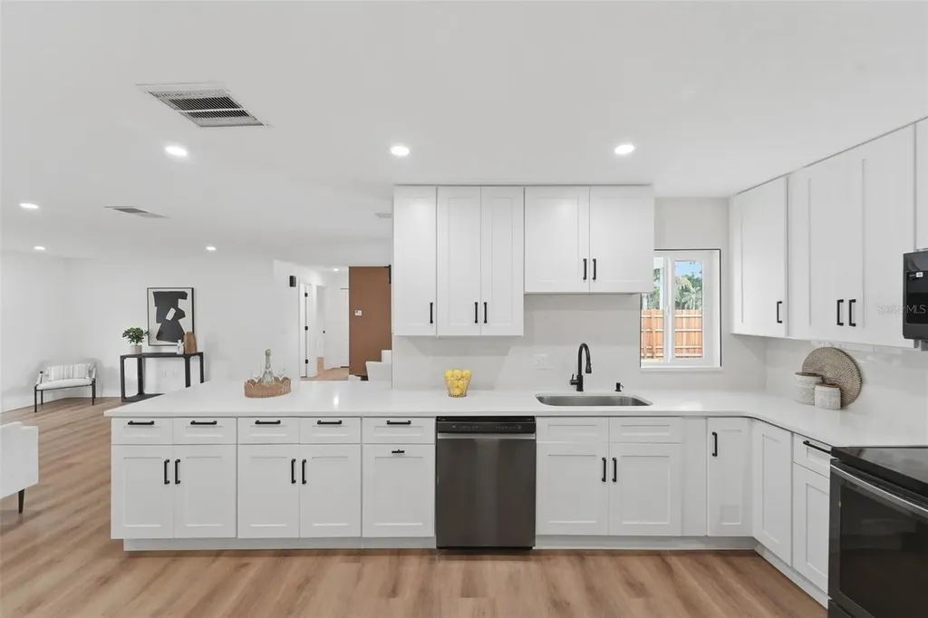 1507 Yvonne Apopka FL 32712