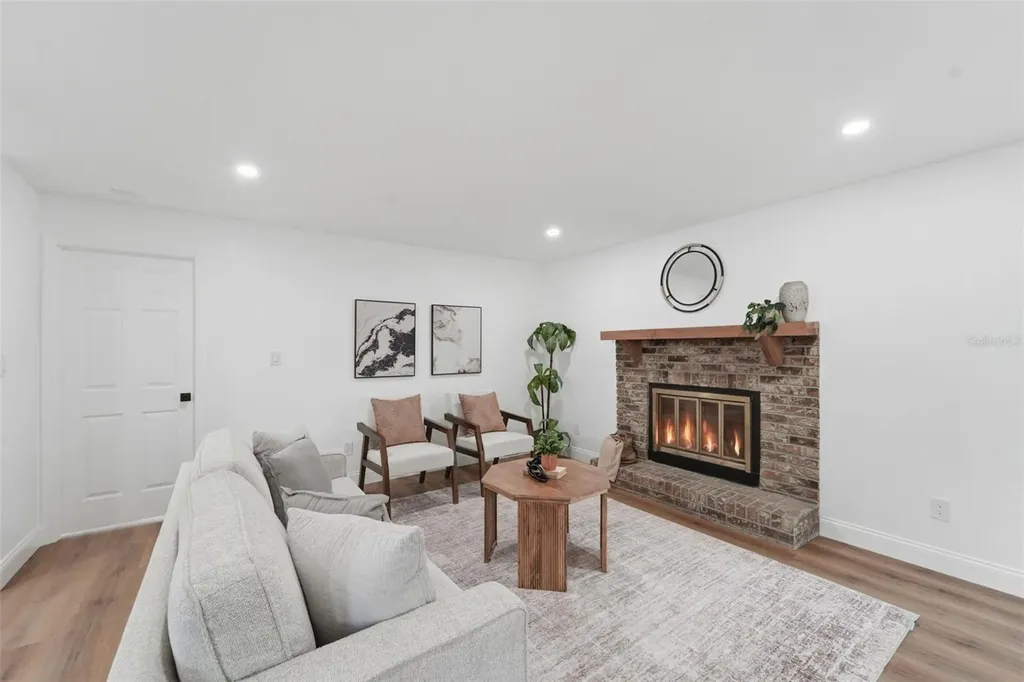 1507 Yvonne Apopka FL 32712