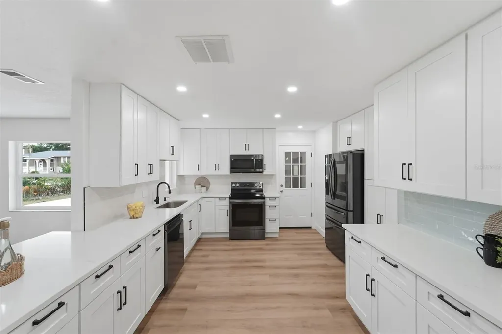 1507 Yvonne Apopka FL 32712