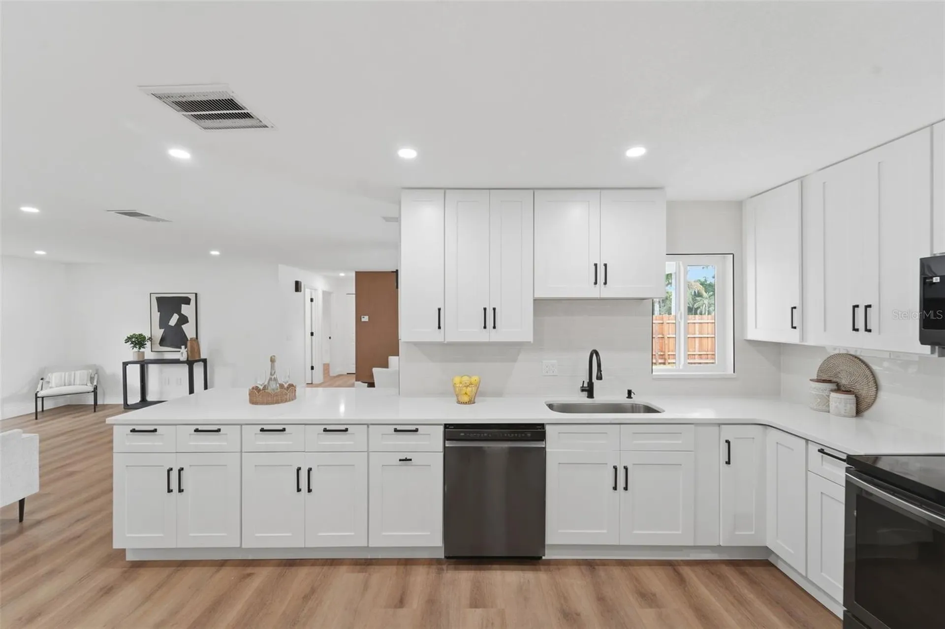 1507 Yvonne Apopka FL 32712