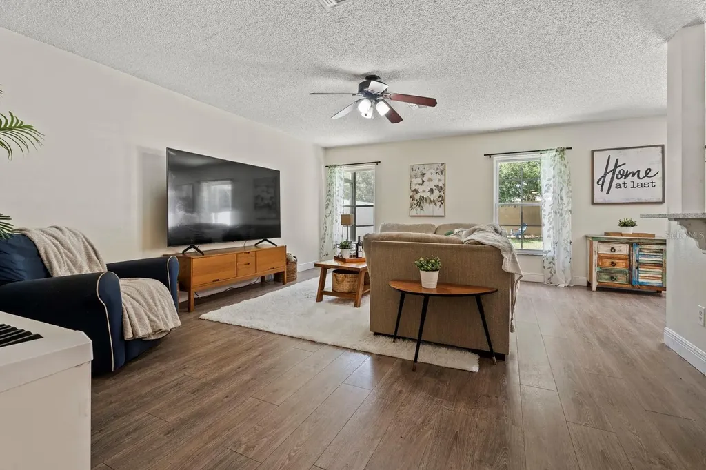 1202 Seneca Falls Drive Orlando FL 32828