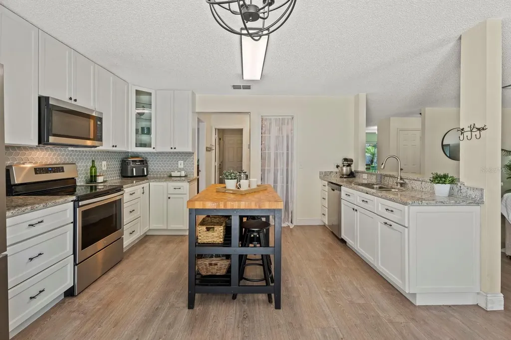 1202 Seneca Falls Drive Orlando FL 32828
