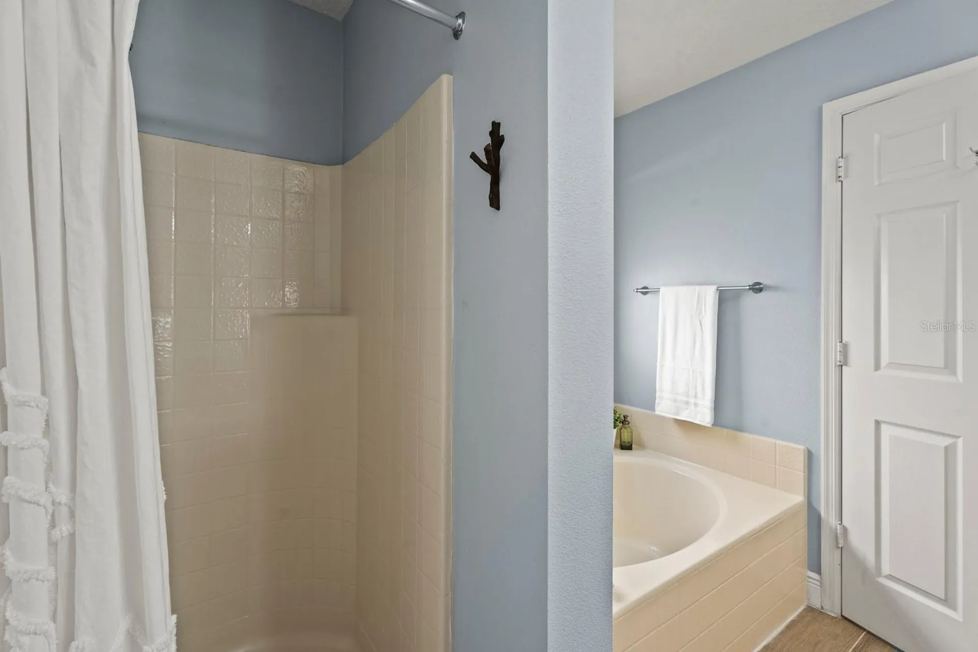 1202 Seneca Falls Drive Orlando FL 32828