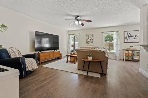 1202 Seneca Falls Drive Orlando FL 32828