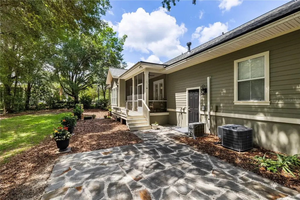 12808 SW 2nd Place Newberry FL 32669