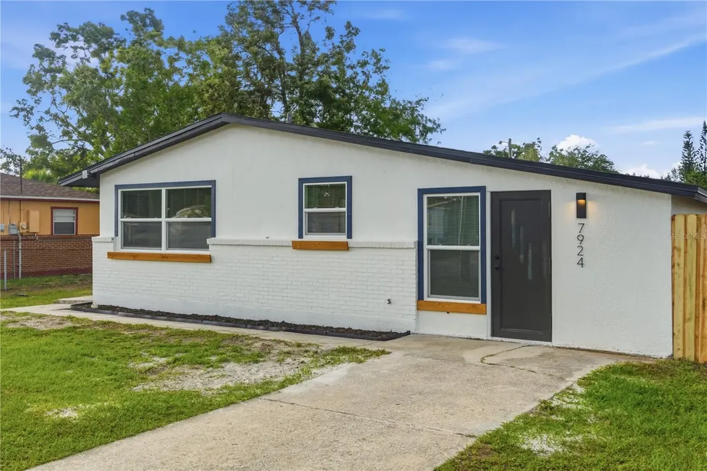 7924 Dahlia Avenue Tampa FL 33619