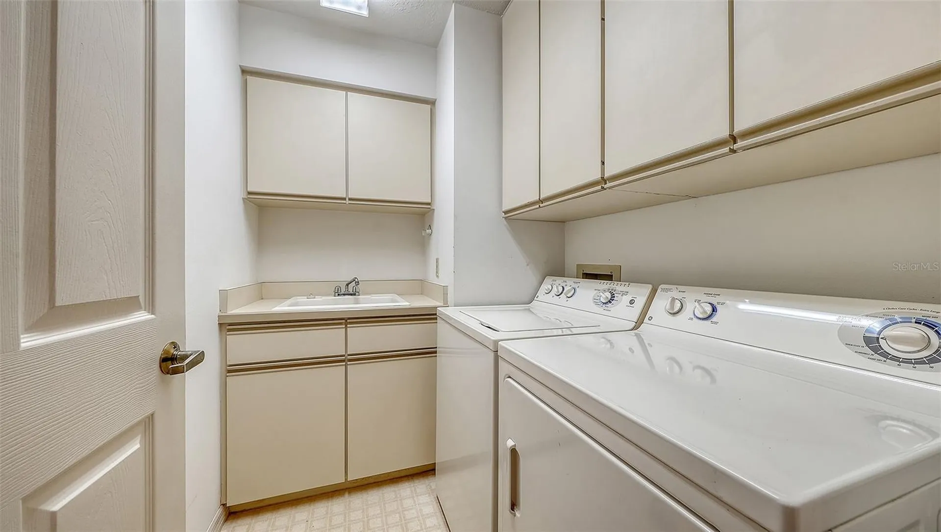 3374 W Chelmsford Court Sarasota FL 34235