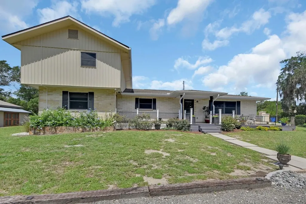 280 W Virginia Avenue Deland FL 32720