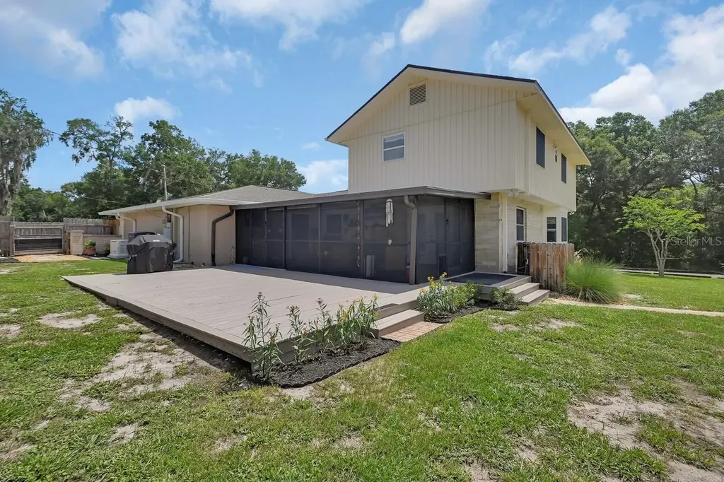 280 W Virginia Avenue Deland FL 32720