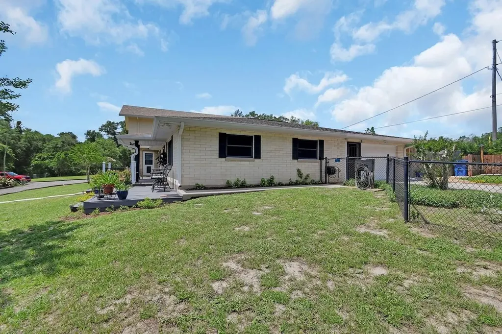 280 W Virginia Avenue Deland FL 32720