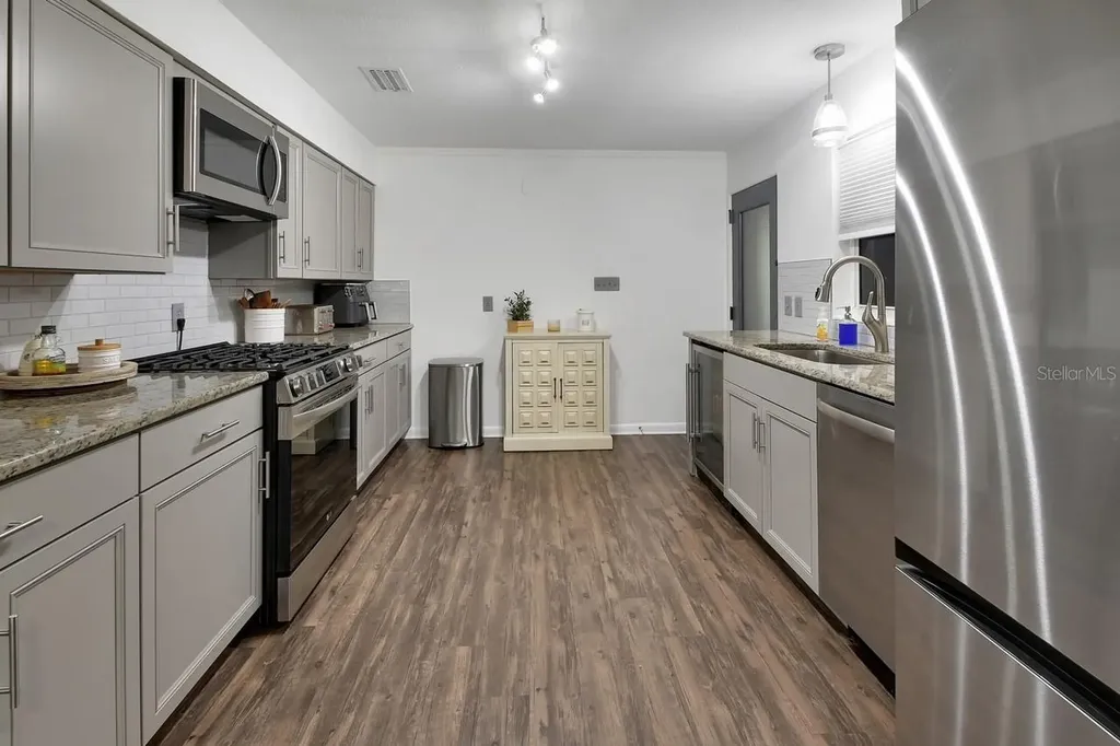 280 W Virginia Avenue Deland FL 32720
