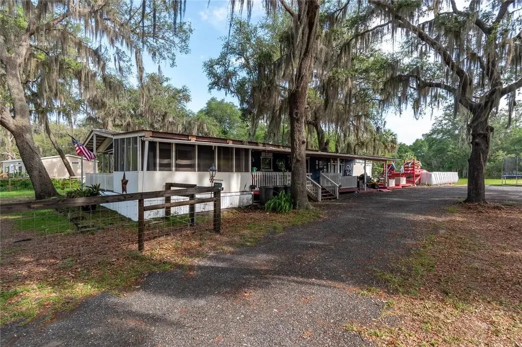 134 Faye Street Hawthorne FL 32640