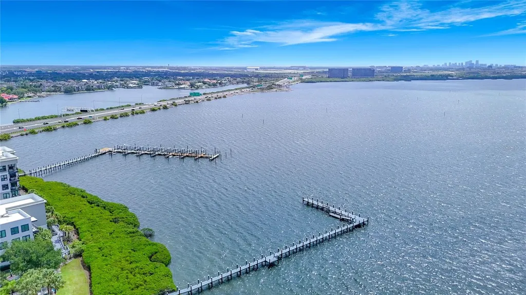 5308 Bay Club Circle Tampa FL 33607
