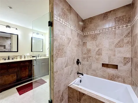 5308 Bay Club Circle Tampa FL 33607
