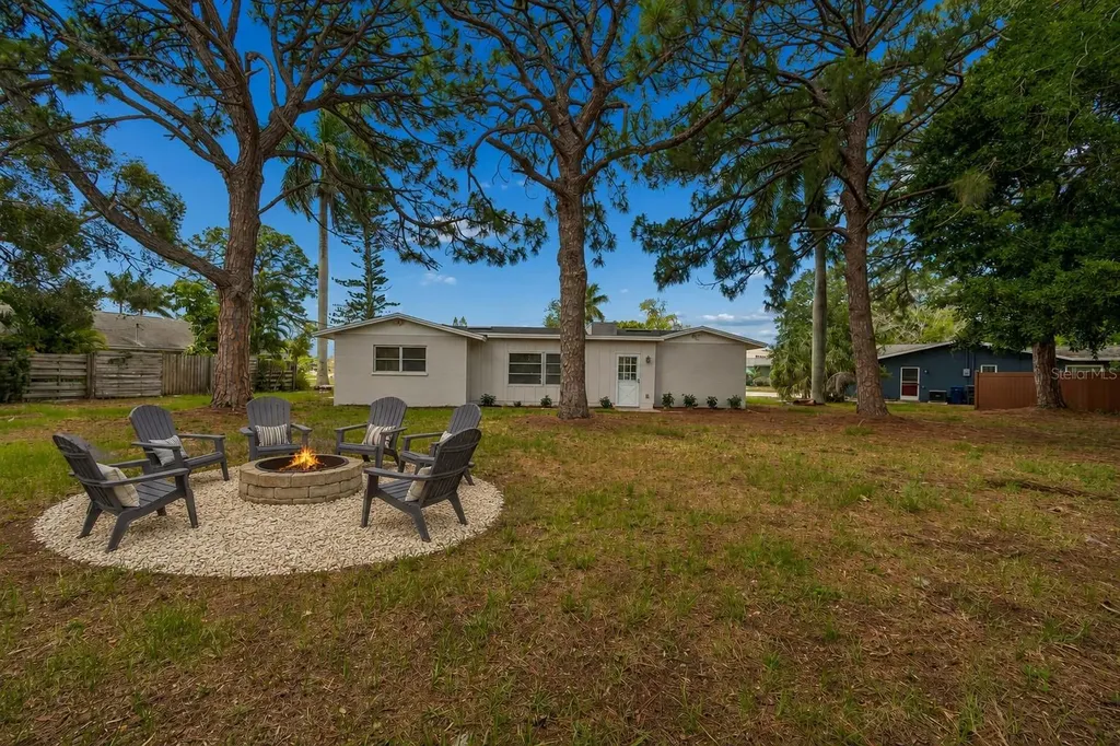 6116 7th Avenue Drive W Bradenton FL 34209