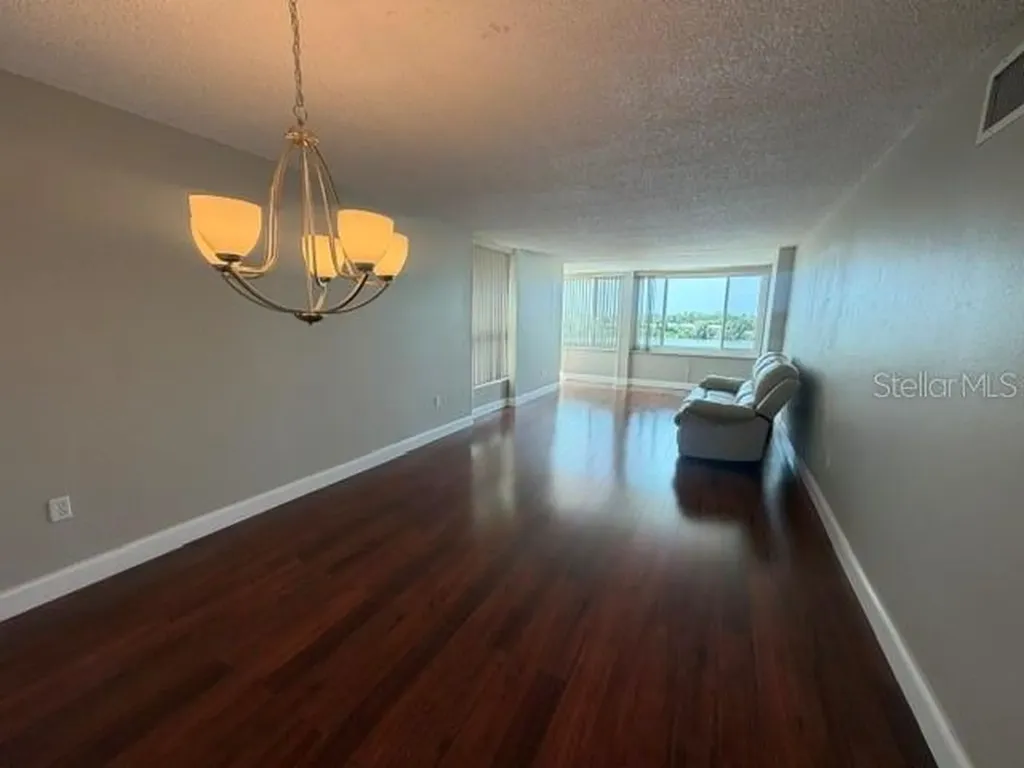 700 Mirror Terrace NW Winter Haven FL 33880