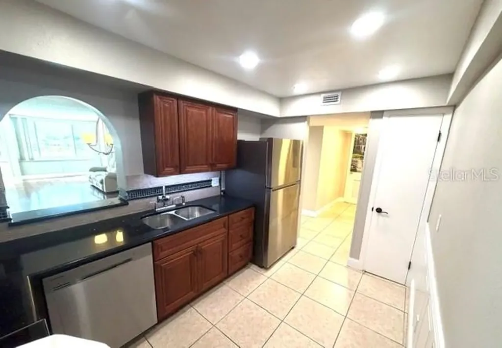 700 Mirror Terrace NW Winter Haven FL 33880