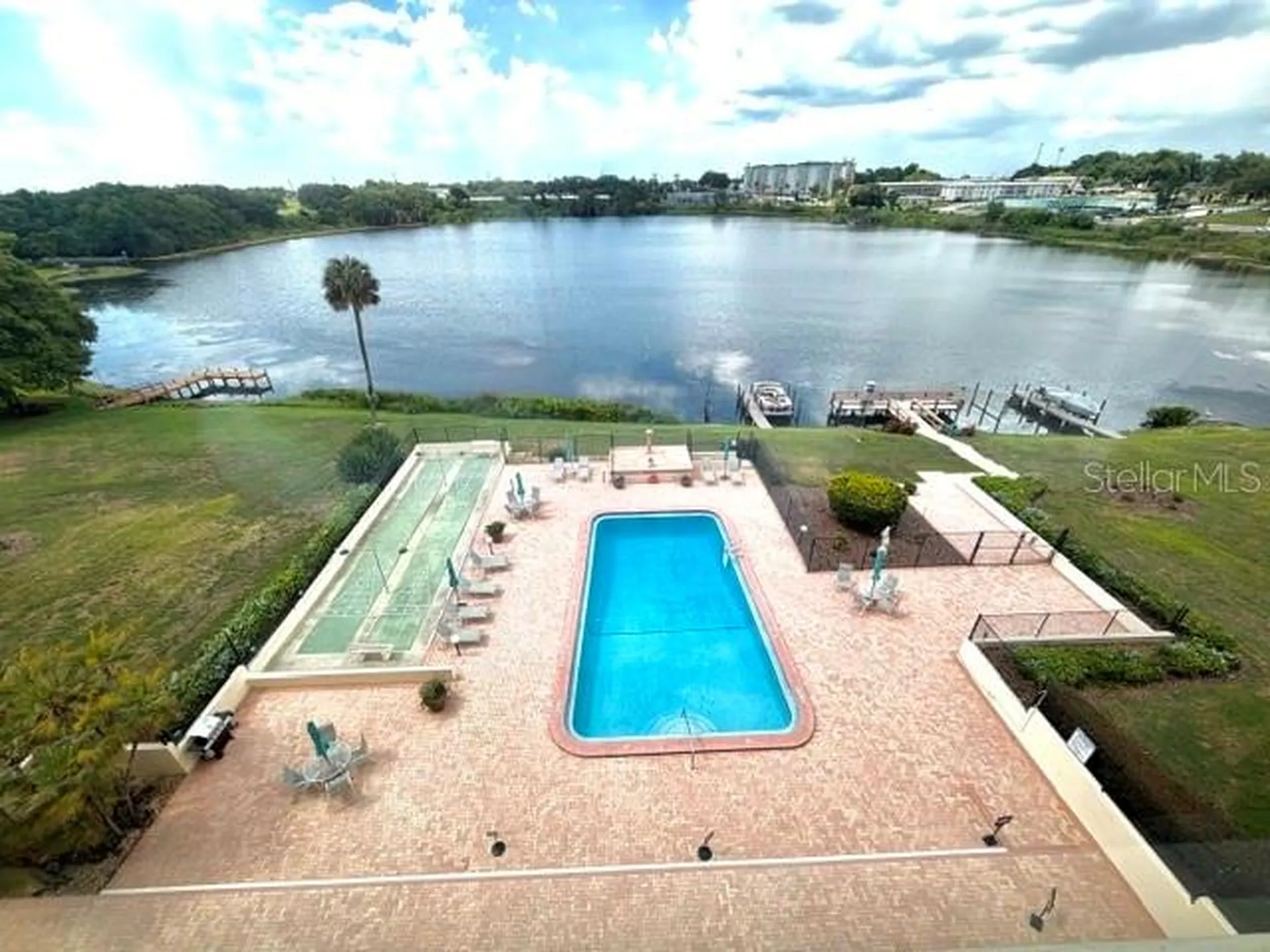 700 Mirror Terrace NW Winter Haven FL 33880