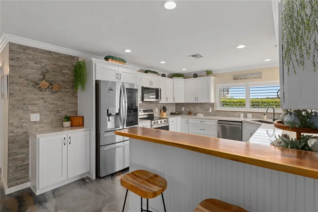 2221 N Kings Cove Point Crystal River FL 34429