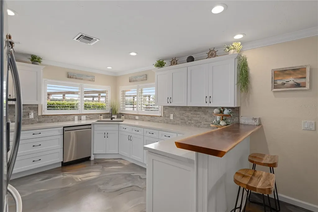 2221 N Kings Cove Point Crystal River FL 34429