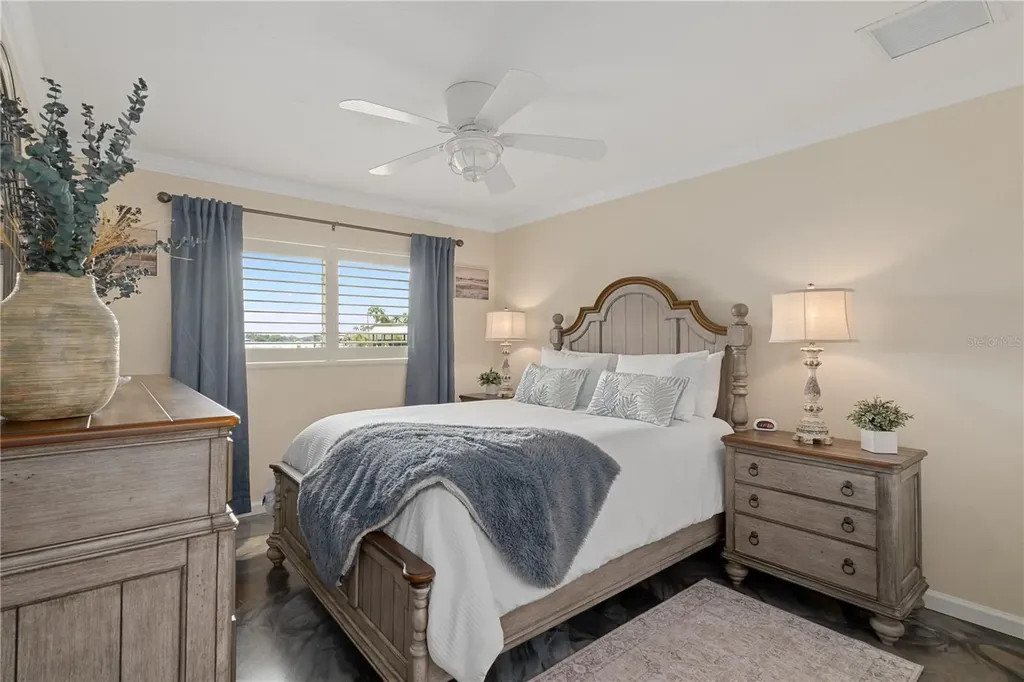 2221 N Kings Cove Point Crystal River FL 34429