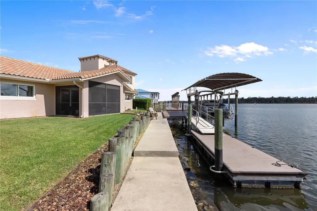 2221 N Kings Cove Point Crystal River FL 34429