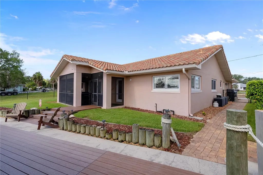 2221 N Kings Cove Point Crystal River FL 34429