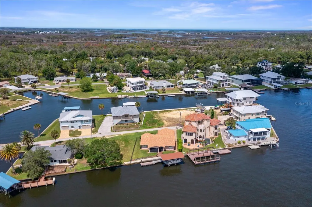 2221 N Kings Cove Point Crystal River FL 34429