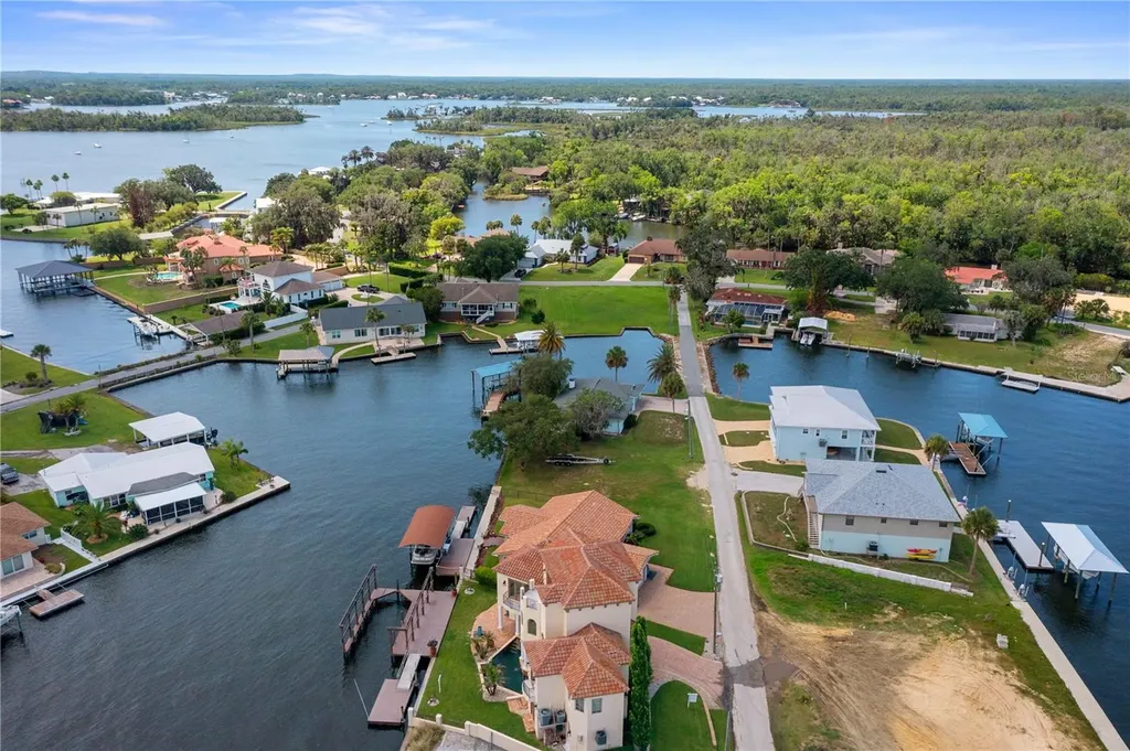 2221 N Kings Cove Point Crystal River FL 34429