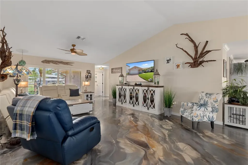2221 N Kings Cove Point Crystal River FL 34429
