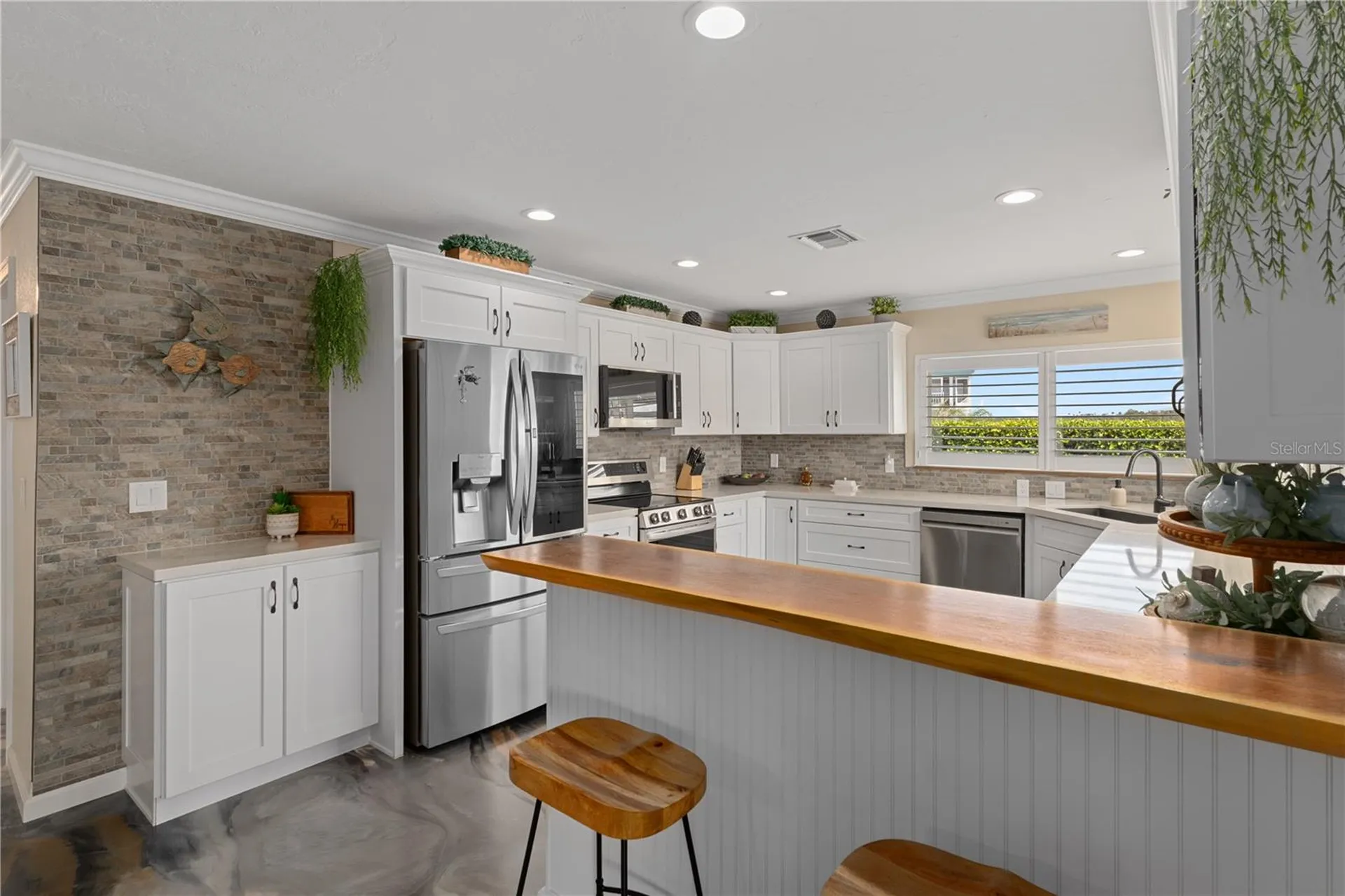 2221 N Kings Cove Point Crystal River FL 34429