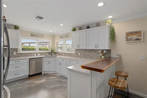 2221 N Kings Cove Point Crystal River FL 34429