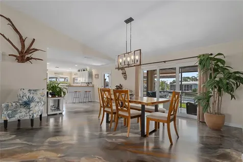 2221 N Kings Cove Point Crystal River FL 34429
