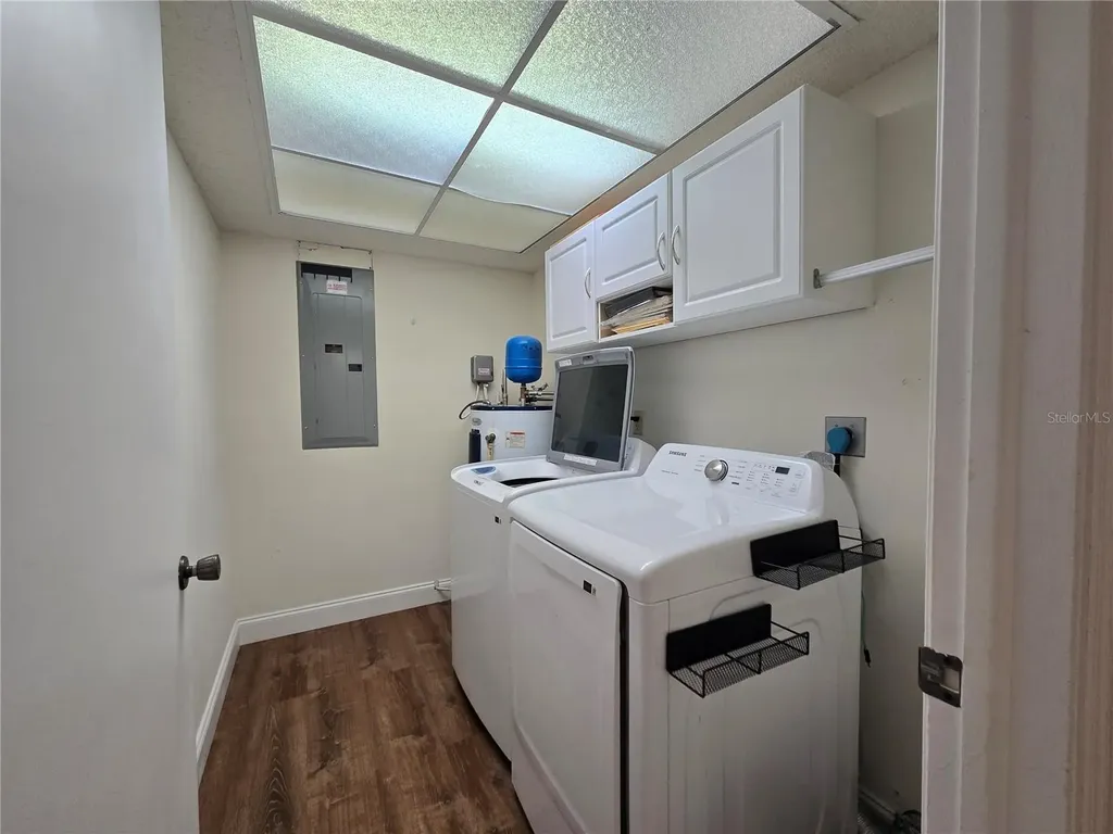 300 Cypress Creek Circle Oldsmar FL 34677