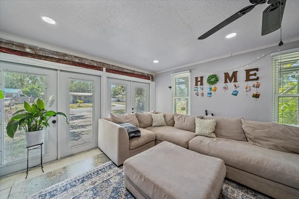 3281 8th Street Sarasota FL 34237