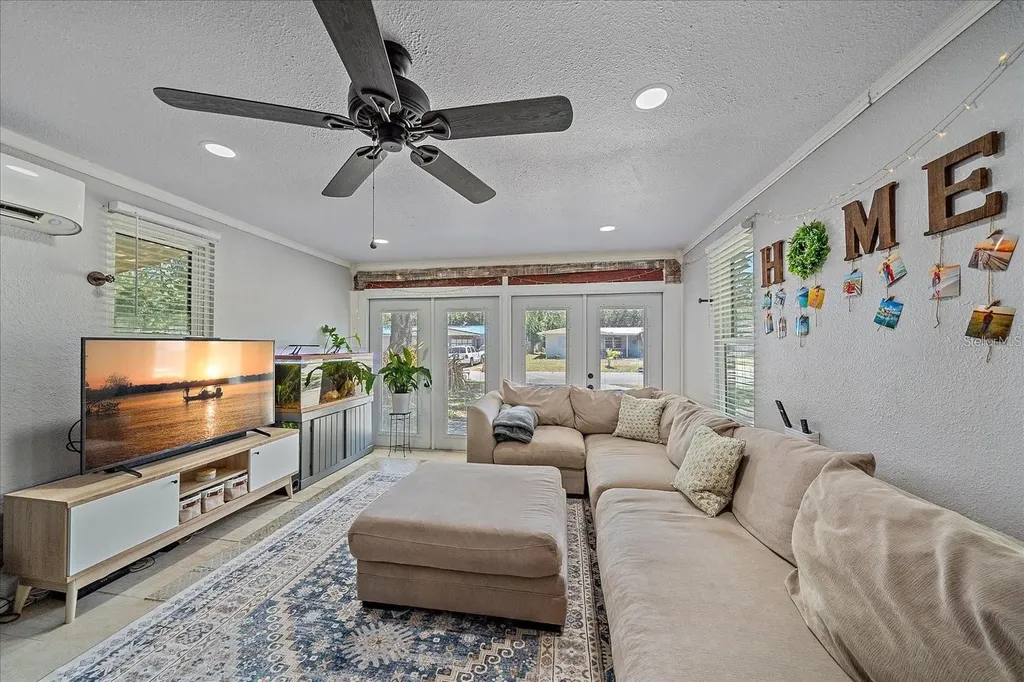 3281 8th Street Sarasota FL 34237