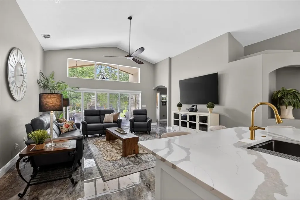 16525 Bridgewalk Drive Lithia FL 33547