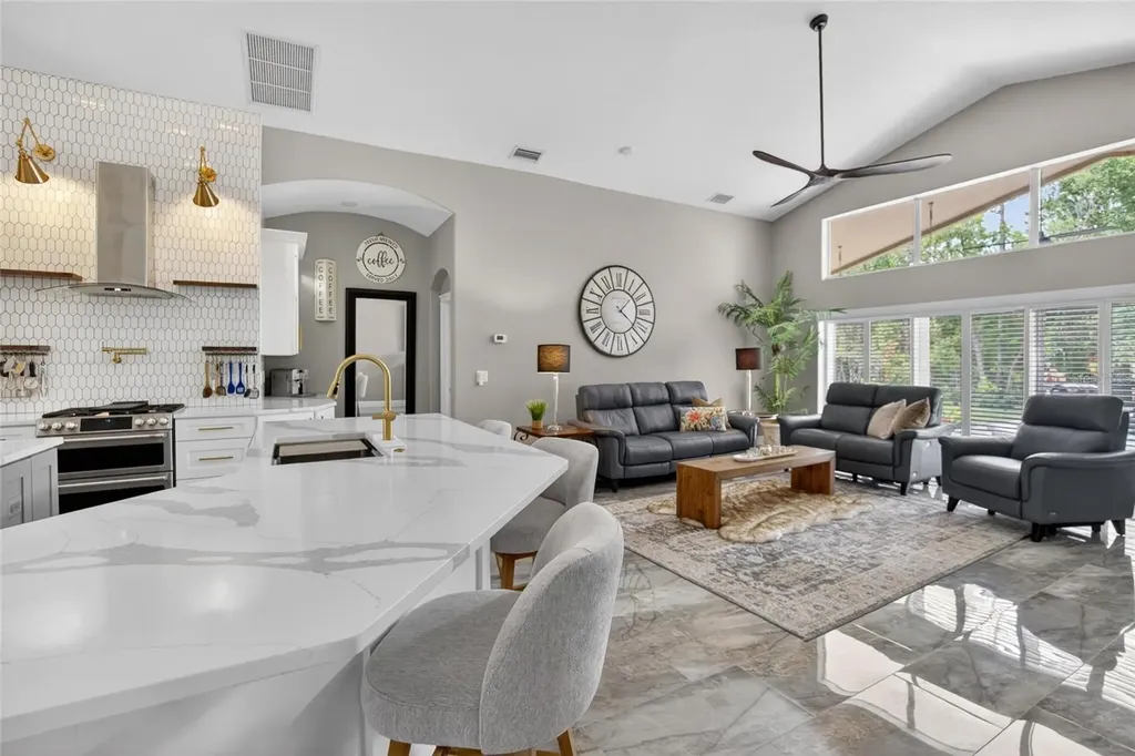 16525 Bridgewalk Drive Lithia FL 33547