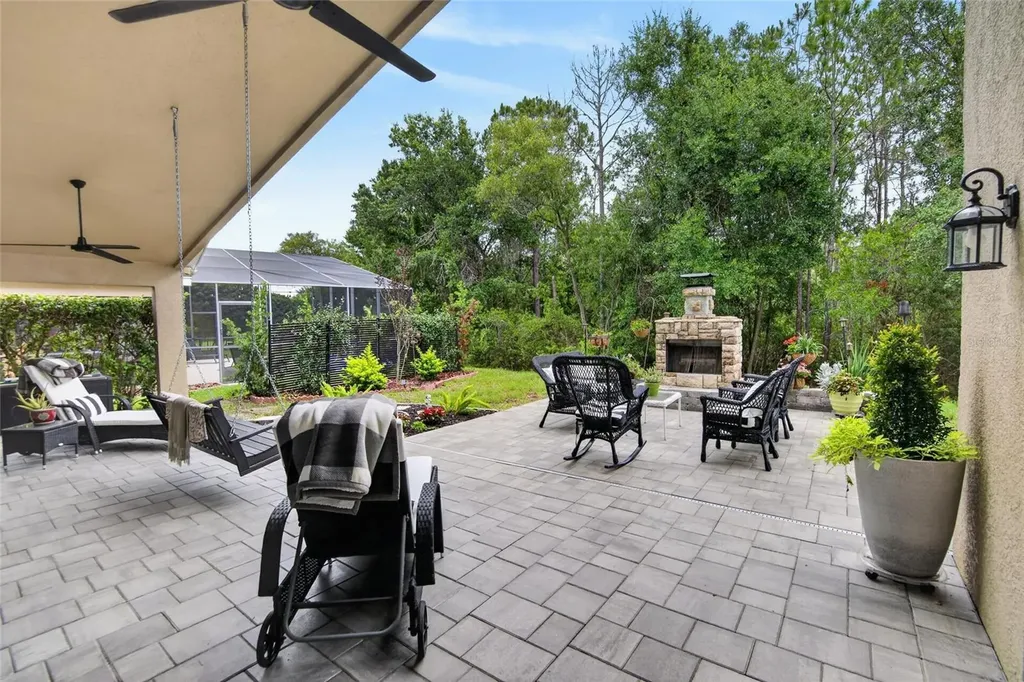 16525 Bridgewalk Drive Lithia FL 33547