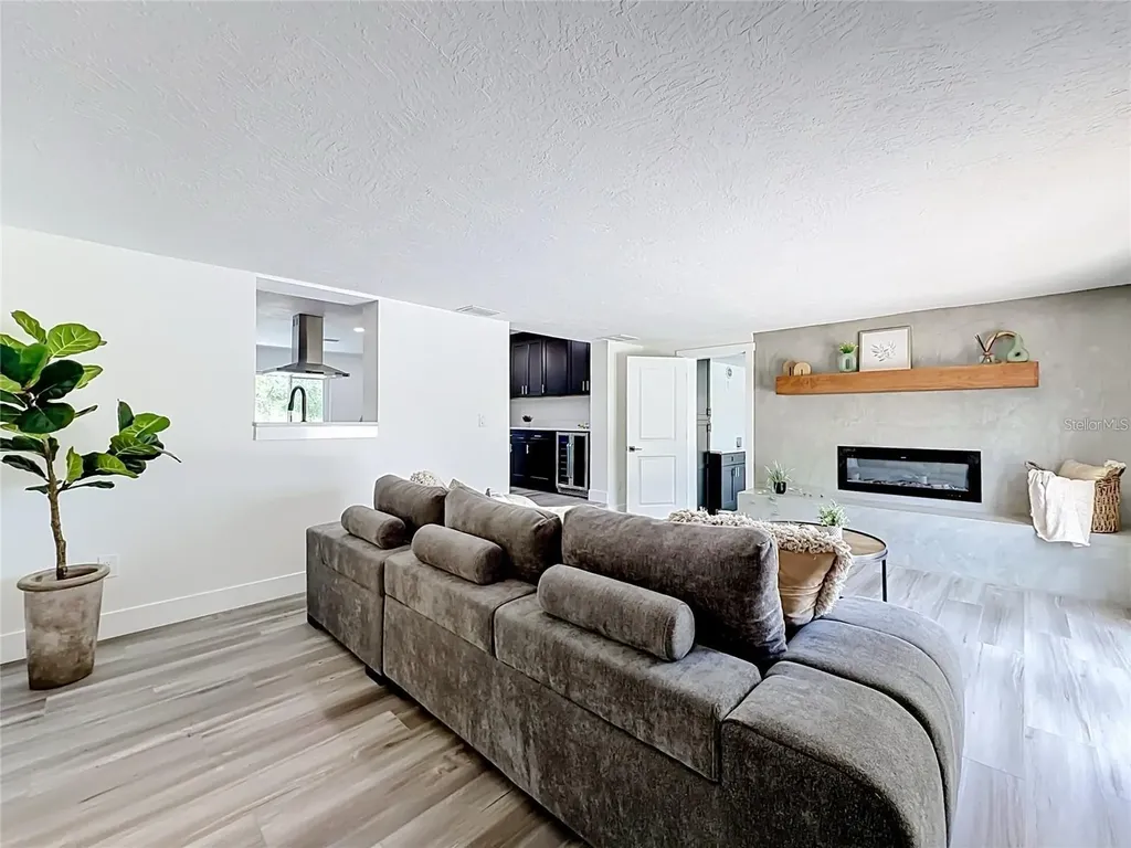 2335 Murilla Way S St Petersburg FL 33712
