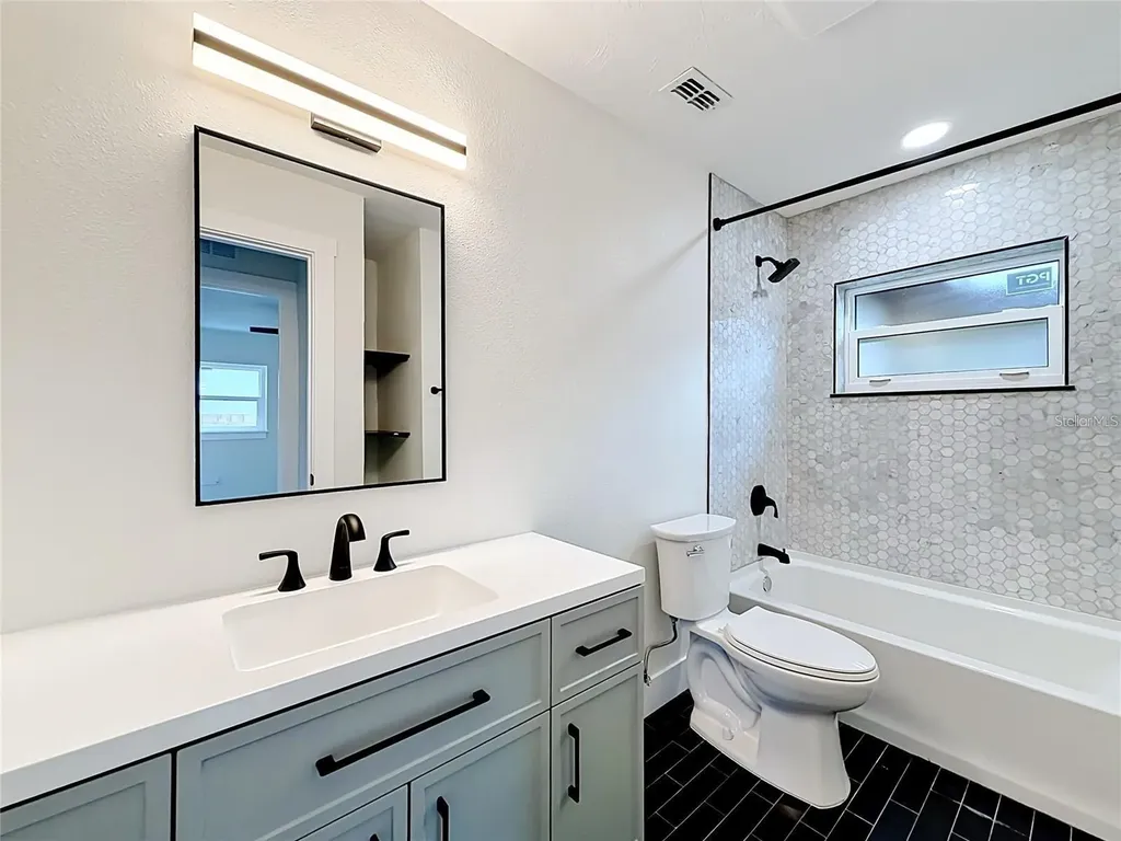 2335 Murilla Way S St Petersburg FL 33712